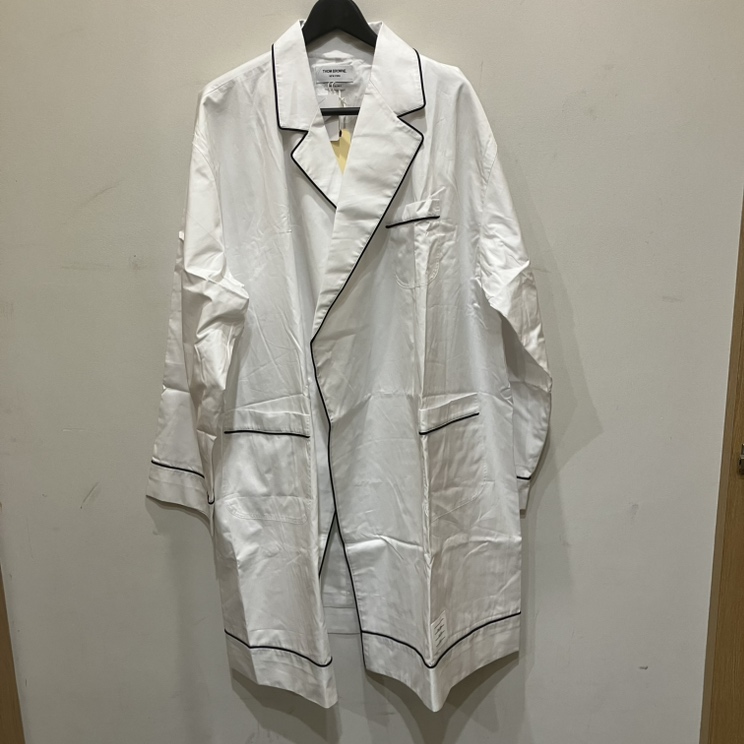 自由が丘でトムブラウンを買取。コットンポプリンを使用したローブを
