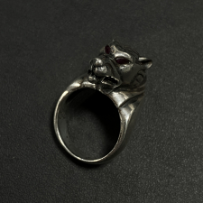 レザーズアンドトレジャーズ SV925 Ruby eyes wolf ring 買取実績です。