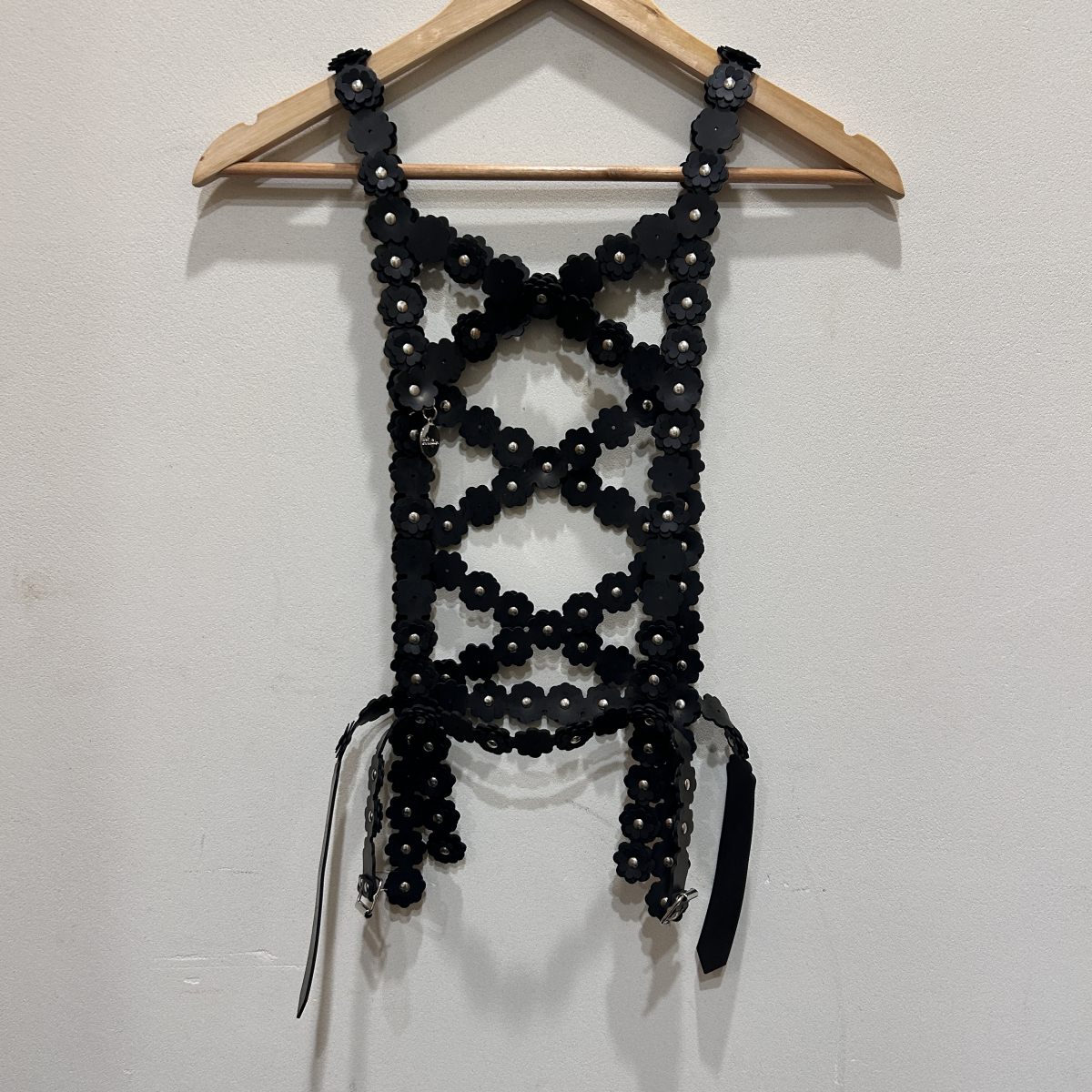 【美品】  noir kei ninomiya / ノワールケイニノミヤ | 2023SS | プリーツ フラワー ハーネス | ブラック | レディース 美品】 noir kei ninomiya / ノワールケイニノミヤ | 2023SS