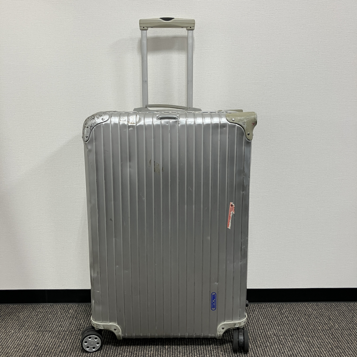 心斎橋でリモワを買取。4輪スーツケースのトパーズ、932.70を買取まし