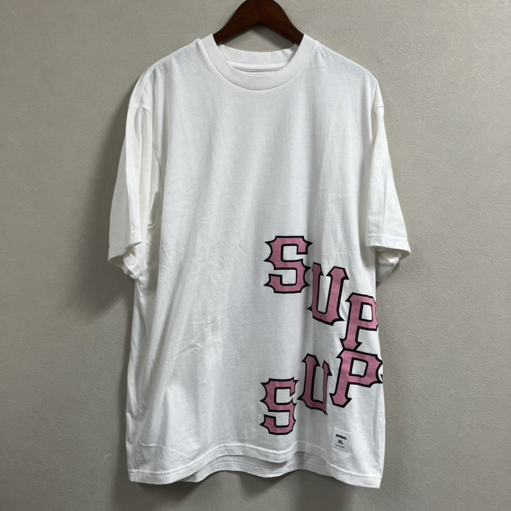 シュプリーム最終値下げ シュプリームを神戸三宮で買取。ホワイトのクラックドスペルアウトのT