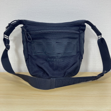 心斎橋でブリーフィングを買取。ブラックのプログレッシブトリッパーのショルダーバッグを買取ました。状態は綺麗な状態の中古美品です。