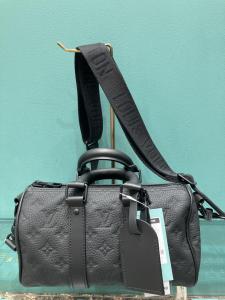 ルイヴィトン M20900 トリヨン モノグラム キーポルバンドリエール25 買取実績です。