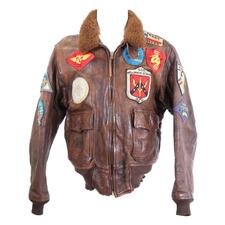 アヴィレックスを宅配で買取。VINTAGE LIMITED VERSION M-422A ブラウン USA製 ゴートスキン TOP GUN G-1 FAR EAST CRUISE フライトジャケットを買取りました。状態は若干の使用感がある中古品です。