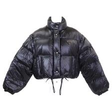 プラダ 291805 S222 11A9 24AW ブラック Re-Nylon クロップド ダウンジャケット