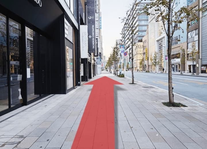 銀座7丁目交差点(左手に資生堂ギャラリー、資生堂ストア)も直進してください。