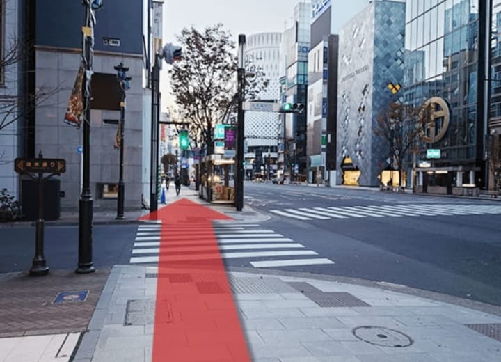 そのまま銀座四丁目まで直進します。