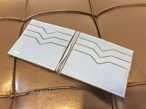 ヴァレクストラのマネークリップ付カードケース買取。港区でブランド品